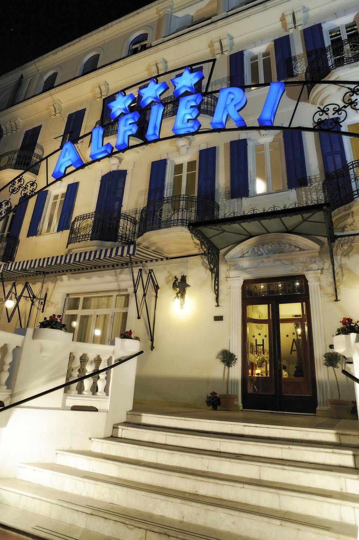 Hotel Alfieri Алассио Экстерьер фото